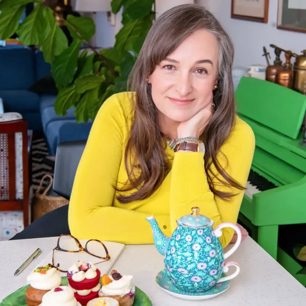 Renata Bernarde, Your Coach, during teatime in front of her green piano